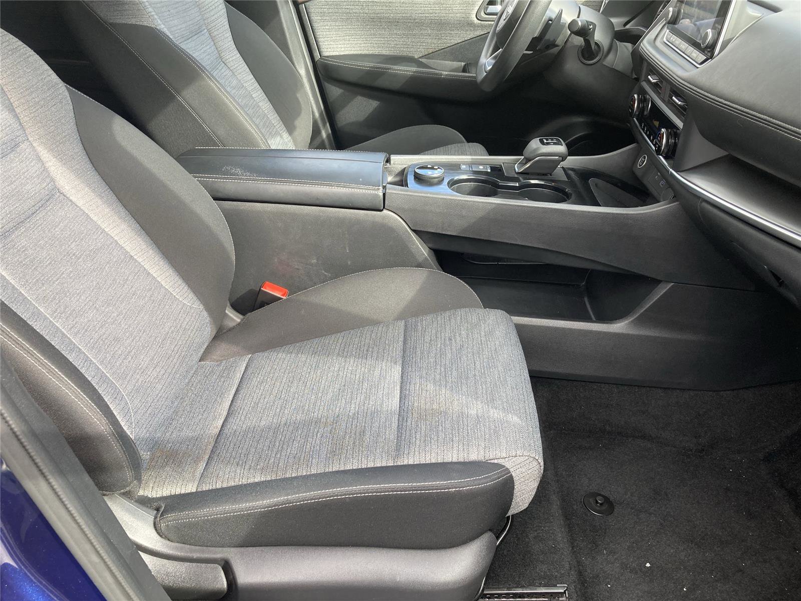 Used 2023 Nissan Rogue SV image 33