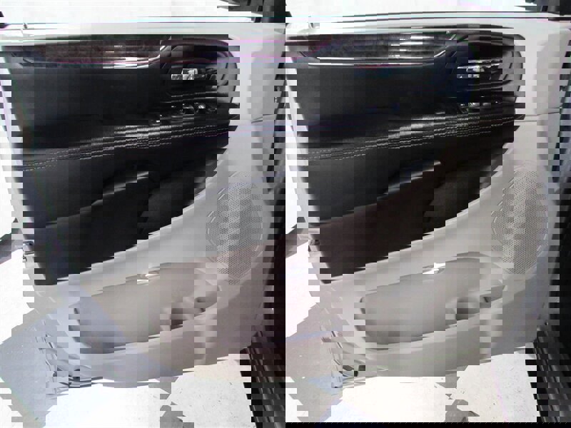 Used 2014 Chrysler Town & Country Touring image 73