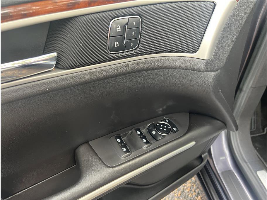 Used 2013 Lincoln MKZ image 11