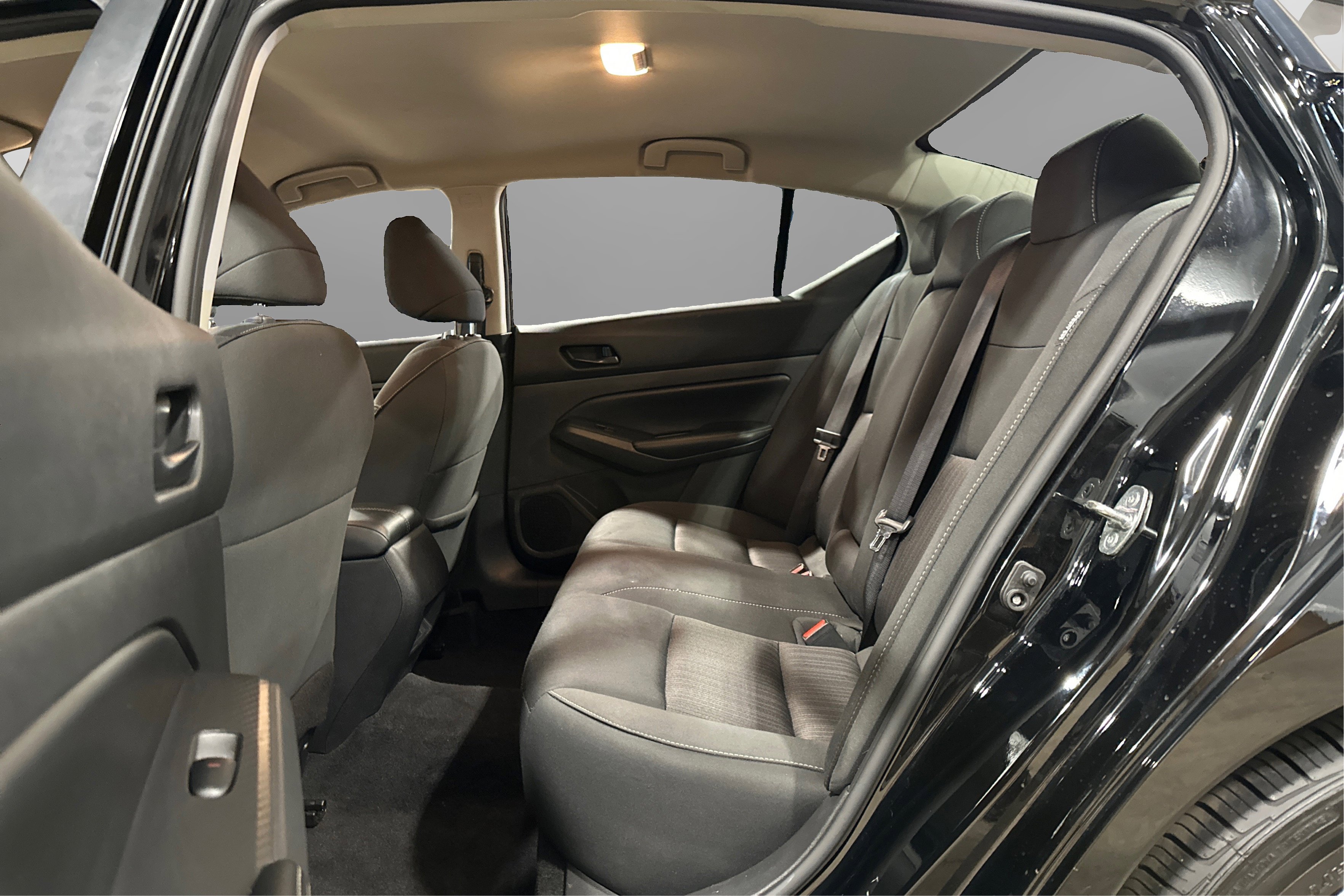 Used 2024 Nissan Altima 2.5 SV image 34