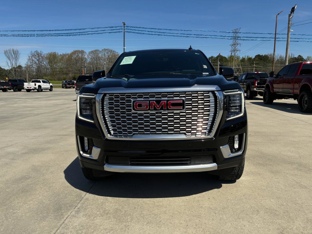 Used 2021 GMC Yukon XL Denali w/ Denali Premium Package image 3