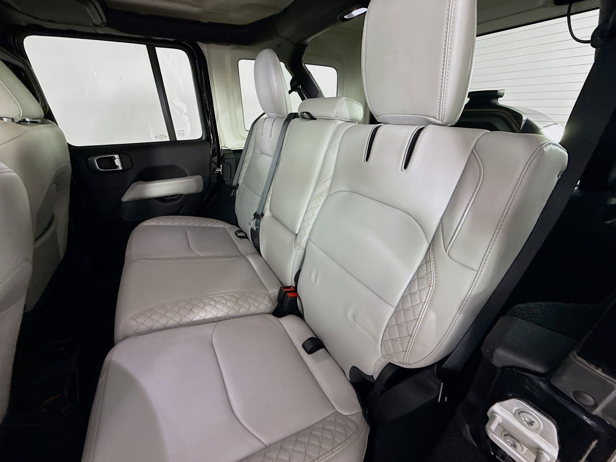 Used 2021 Jeep Wrangler Unlimited Sahara image 28