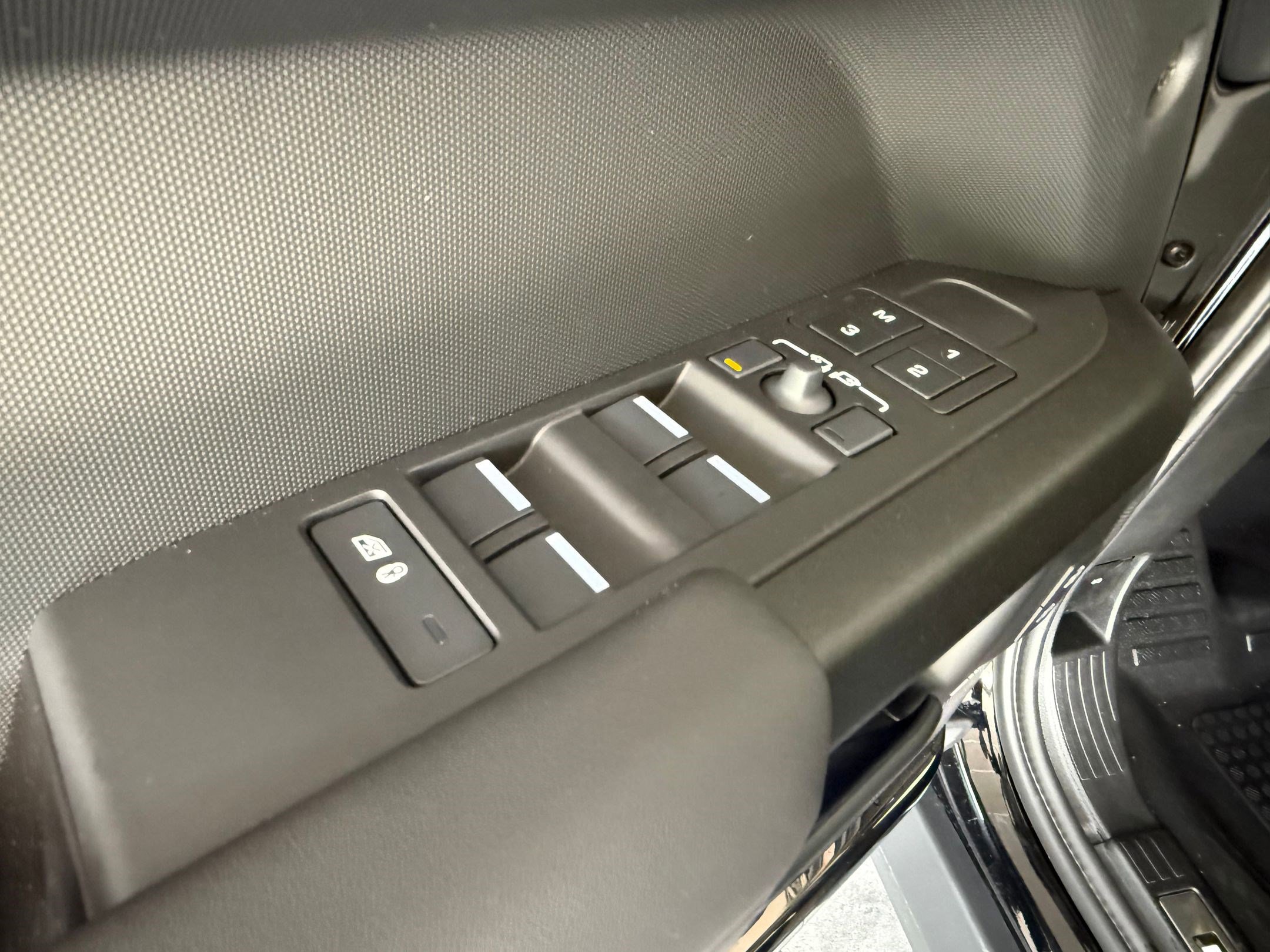 New 2026 Land Rover Defender 110 OCTA AWD/4WD image 12