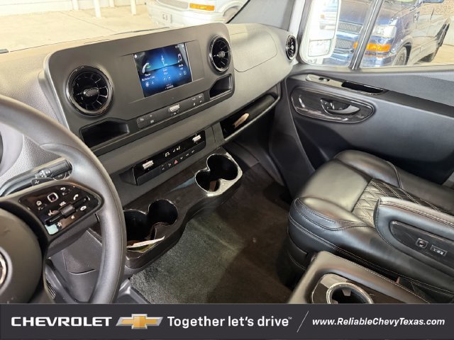 Used 2024 Mercedes-Benz Sprinter 2500 image 7