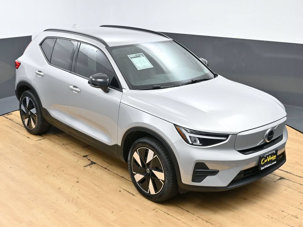 Used 2025 Volvo EX40 Core AWD/4WD image 3
