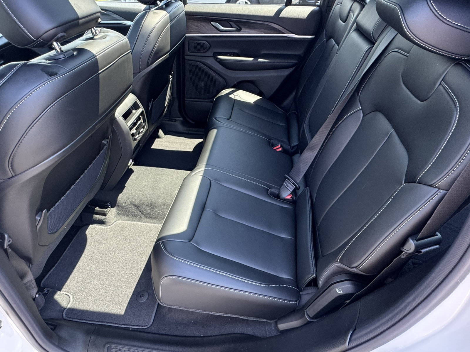 New 2026 Jeep Grand Cherokee Limited w/ Limited Altitude Package AWD/4WD image 23