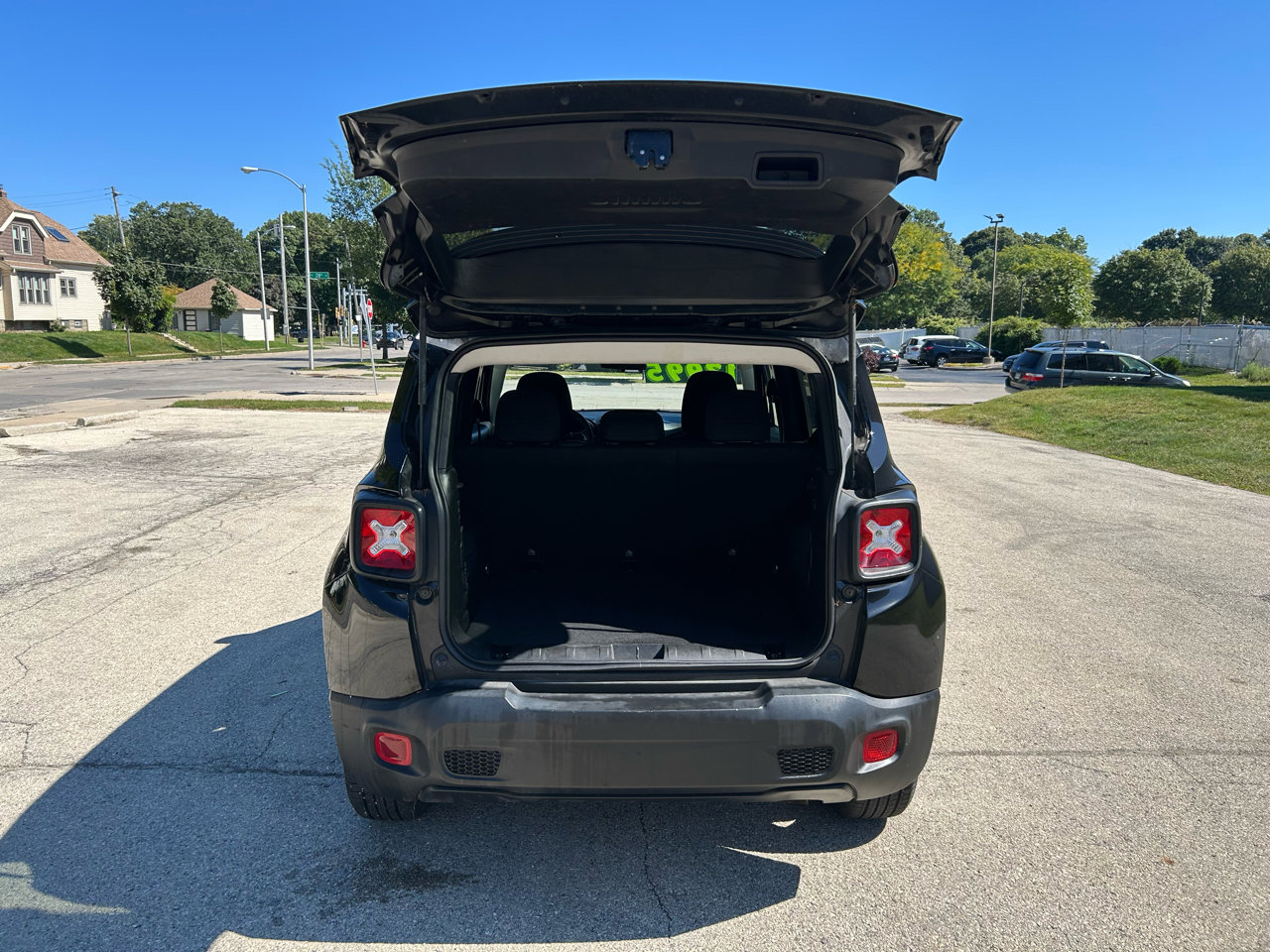 Used 2020 Jeep Renegade Latitude w/ Cold Weather Group image 7