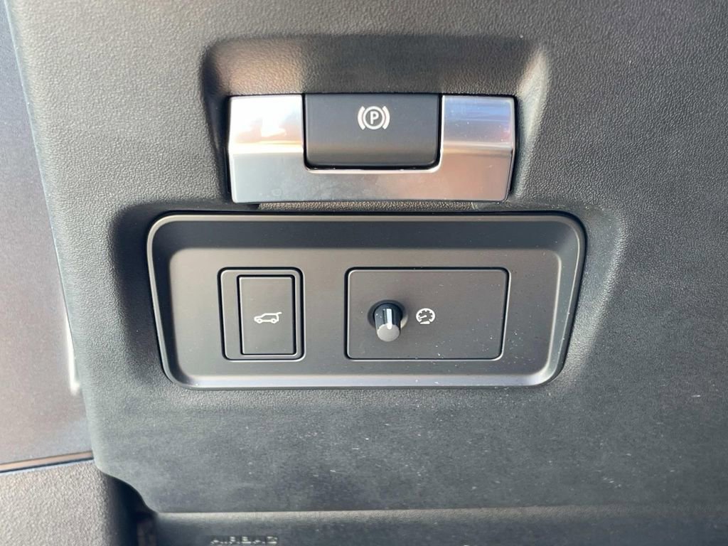 Used 2023 Land Rover Range Rover Evoque R-Dynamic SE image 29