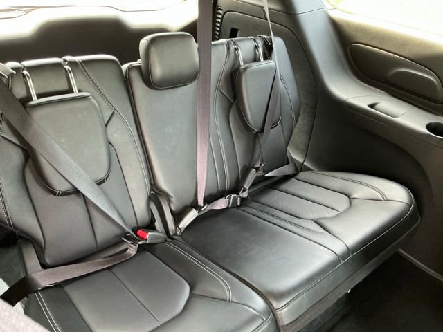 Used 2025 Chrysler Pacifica Select FWD image 15