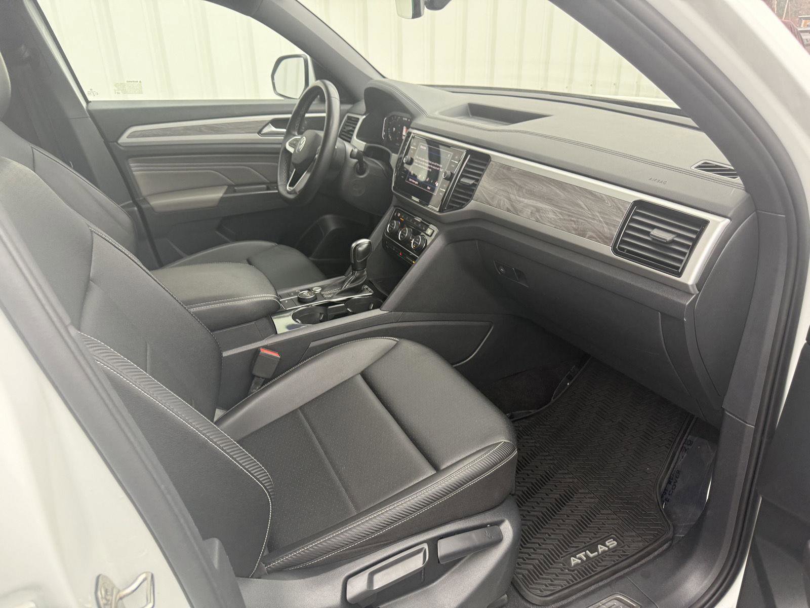 Used 2022 Volkswagen Atlas Cross Sport SE image 22