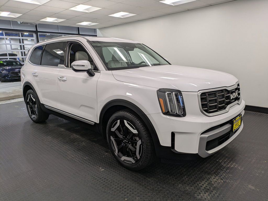 Certified 2024 Kia Telluride S w/ S Sunroof Package image 3