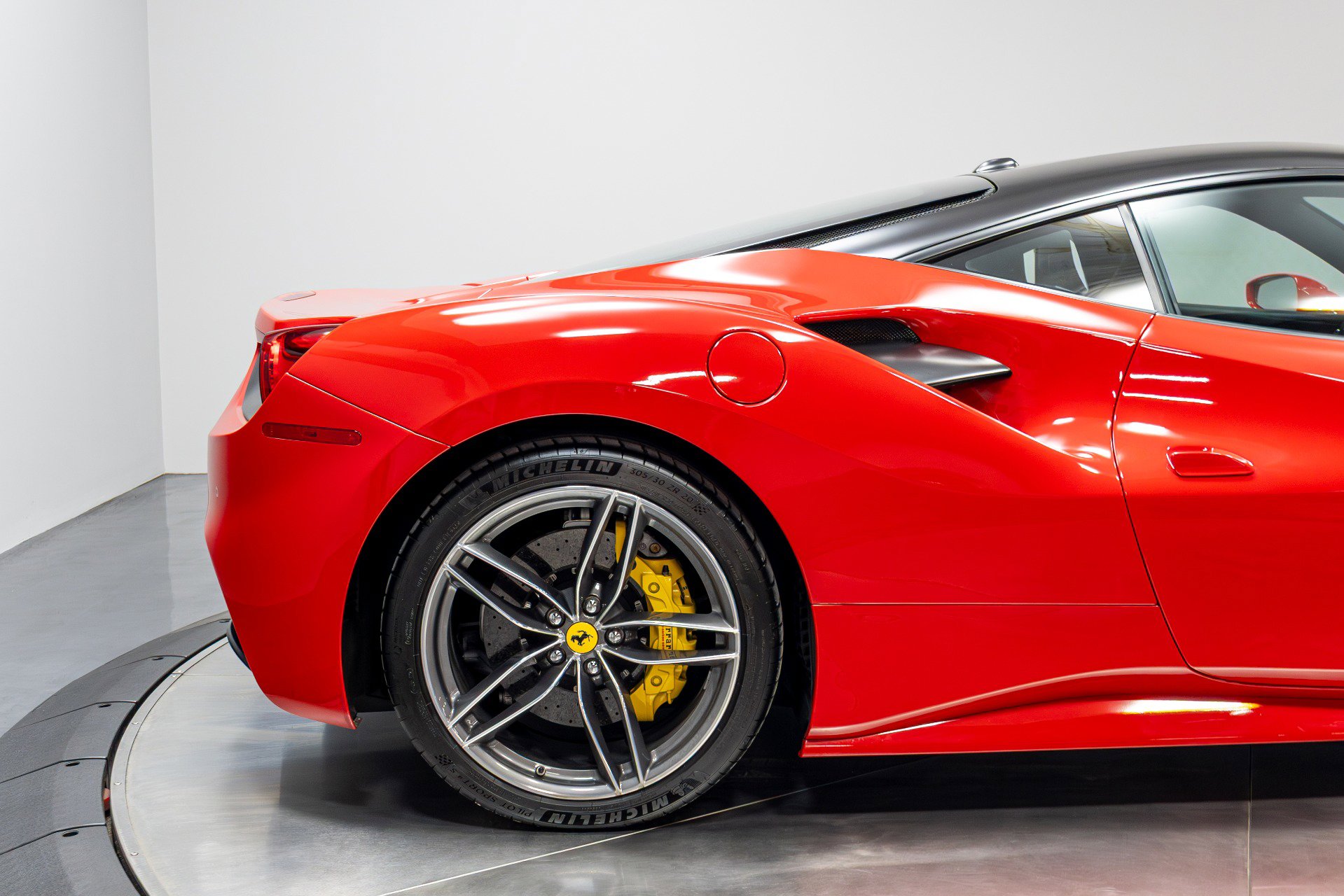 Used 2018 Ferrari 488 GTB image 20