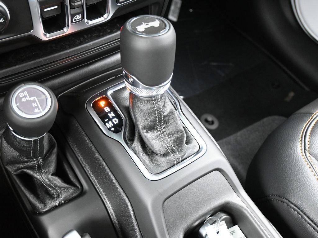 Used 2025 Jeep Wrangler Unlimited Sahara AWD/4WD image 22