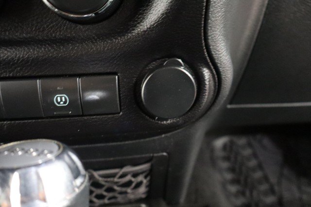 Used 2017 Jeep Wrangler Unlimited Sahara w/ Connectivity Group AWD/4WD image 64