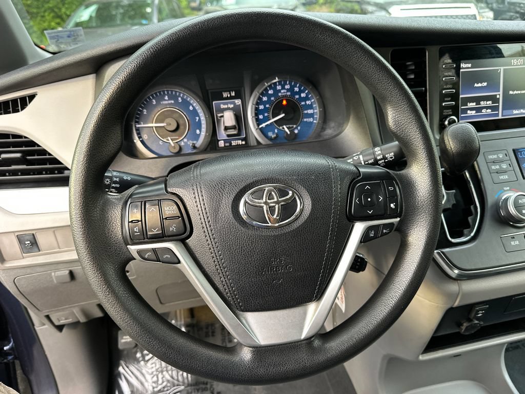 Used 2019 Toyota Sienna L FWD image 19