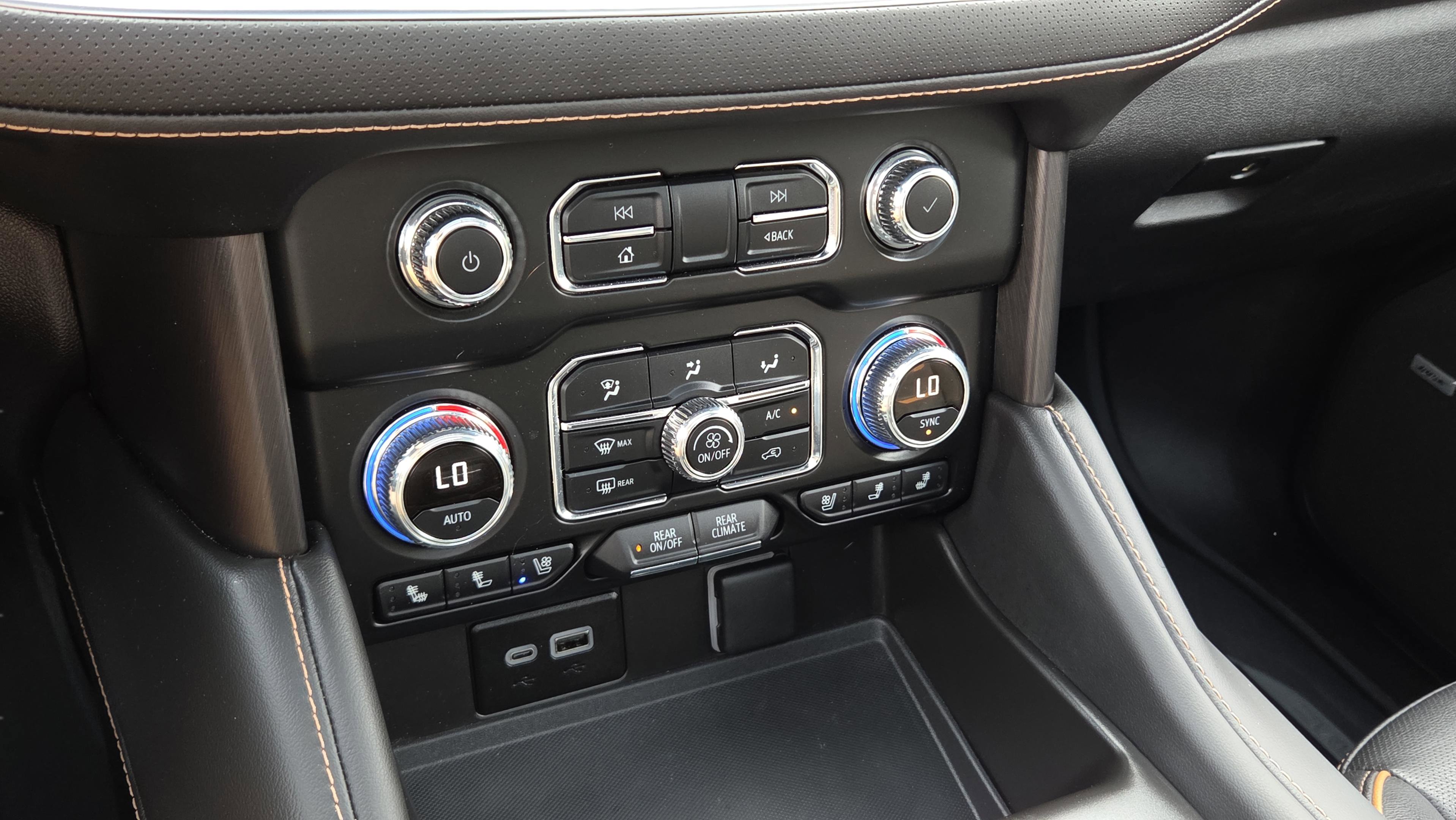 Used 2023 GMC Yukon XL AT4 w/ AT4 Premium Plus Package AWD/4WD image 24