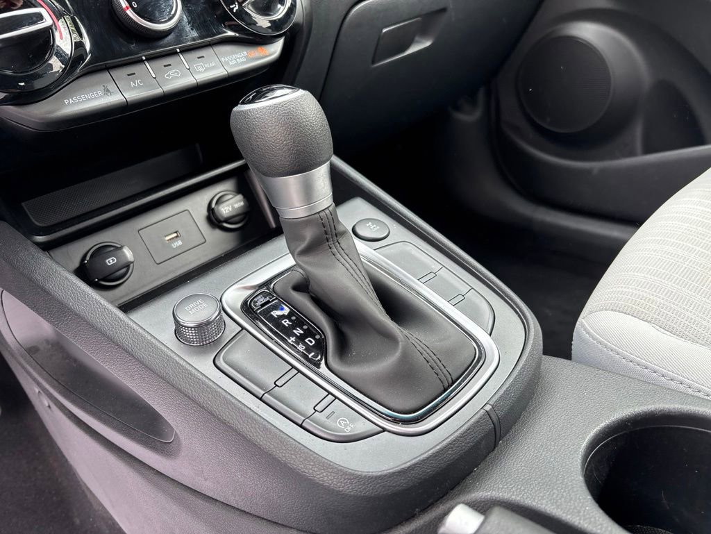 Certified 2023 Hyundai Kona SEL AWD/4WD image 17