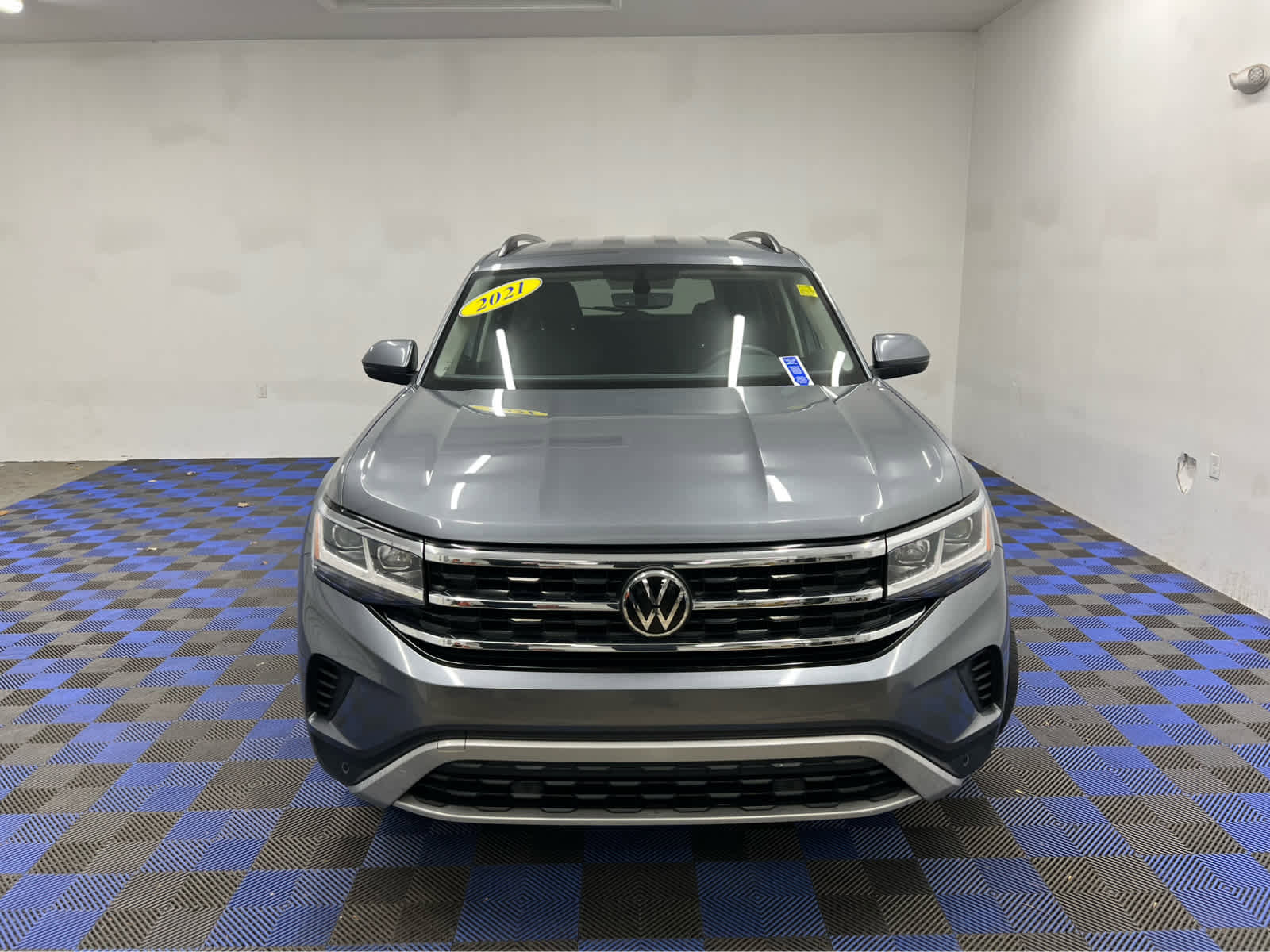 Used 2021 Volkswagen Atlas SE w/ Towing Package image 2