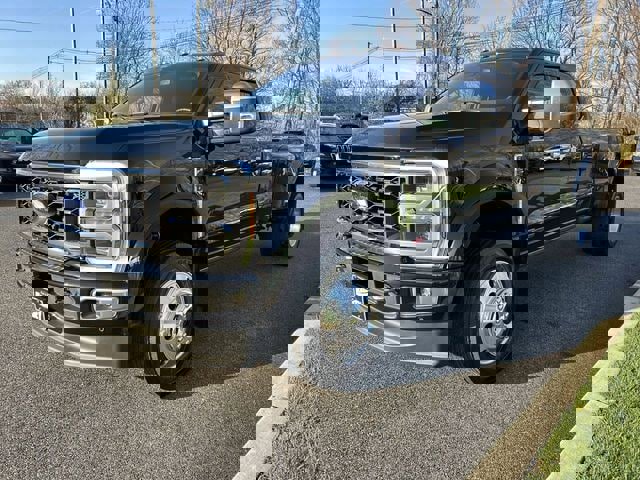 Used 2024 Ford F450 Platinum w/ FX4 Off-Road Package image 4