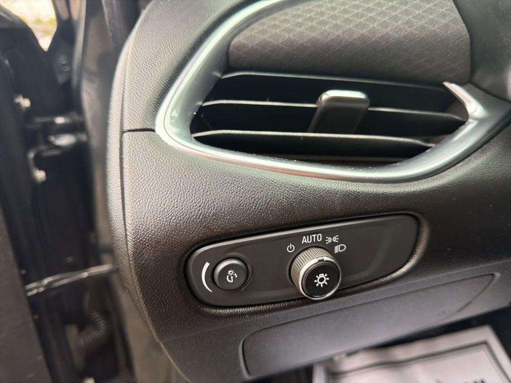 Used 2018 Chevrolet Malibu LT FWD image 13