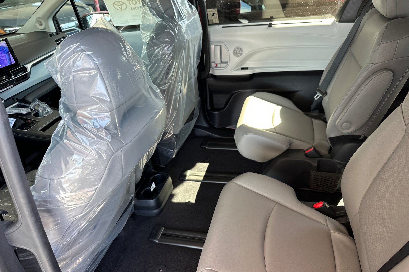 New 2026 Toyota Sienna XLE AWD/4WD image 9