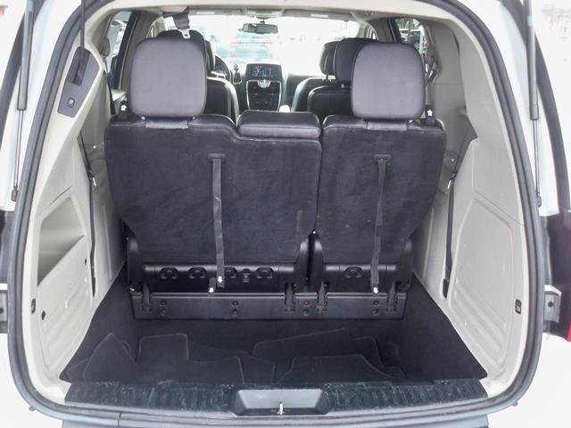 Used 2015 Chrysler Town & Country Touring image 16