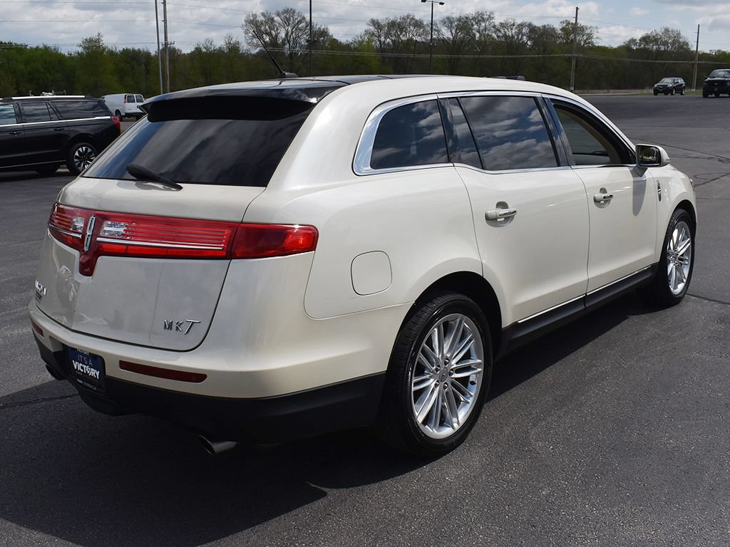 Used 2018 Lincoln MKT AWD w/ Technology Package image 18