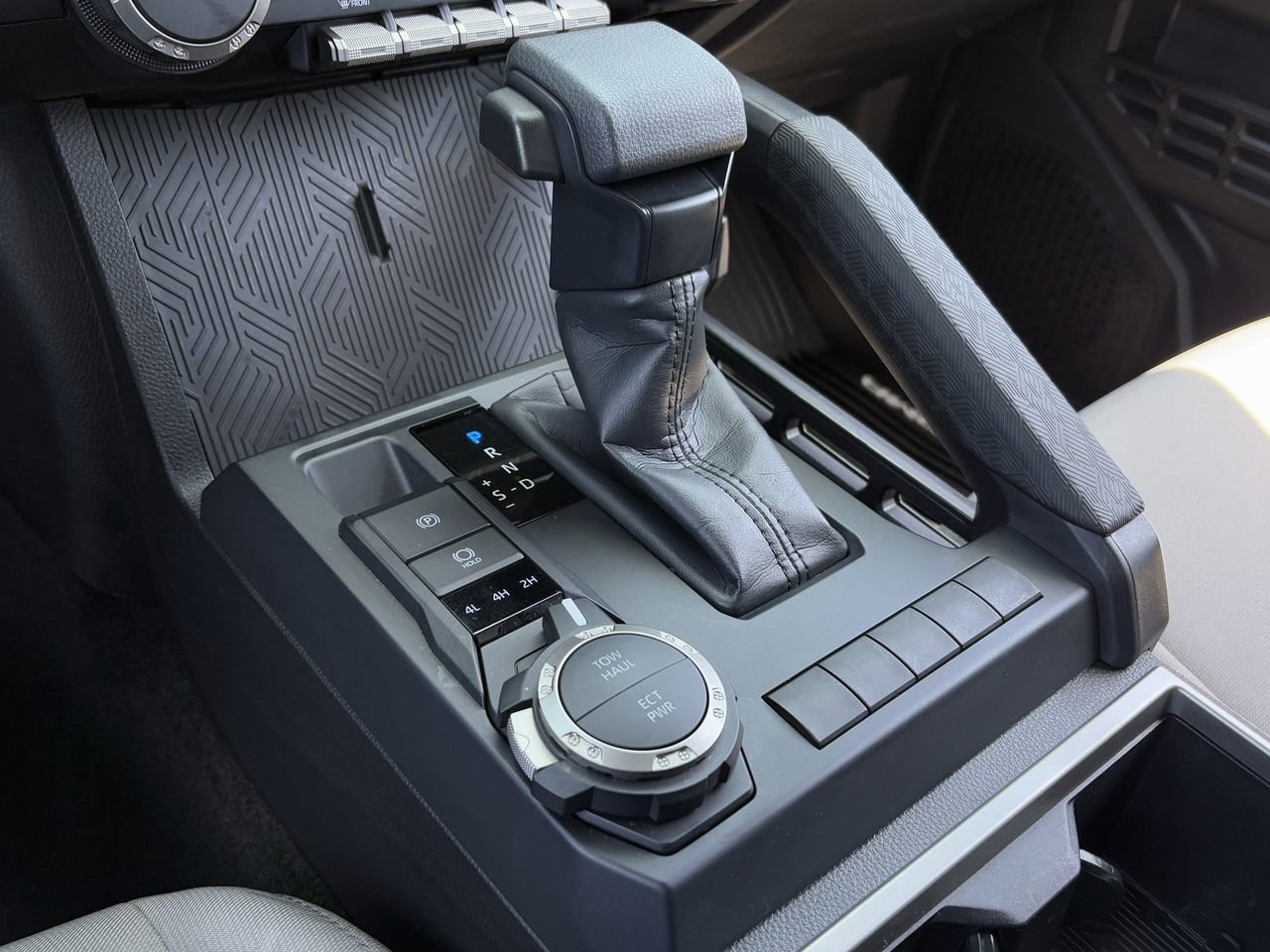 Used 2025 Toyota Tacoma SR5 AWD/4WD image 19