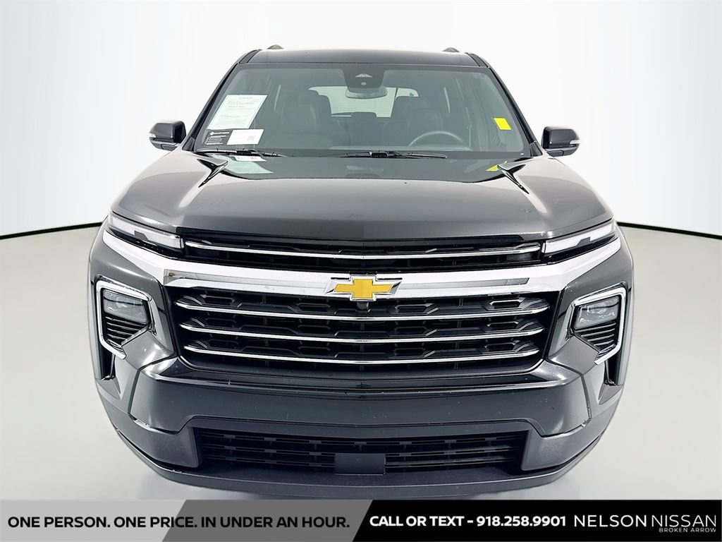 Used 2026 Chevrolet Traverse LT AWD/4WD image 2