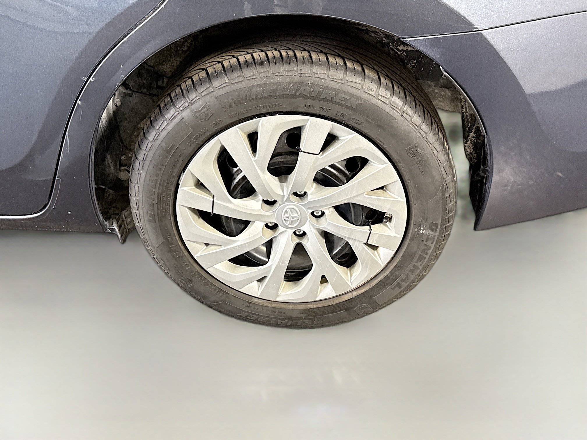Used 2018 Toyota Corolla LE FWD image 36