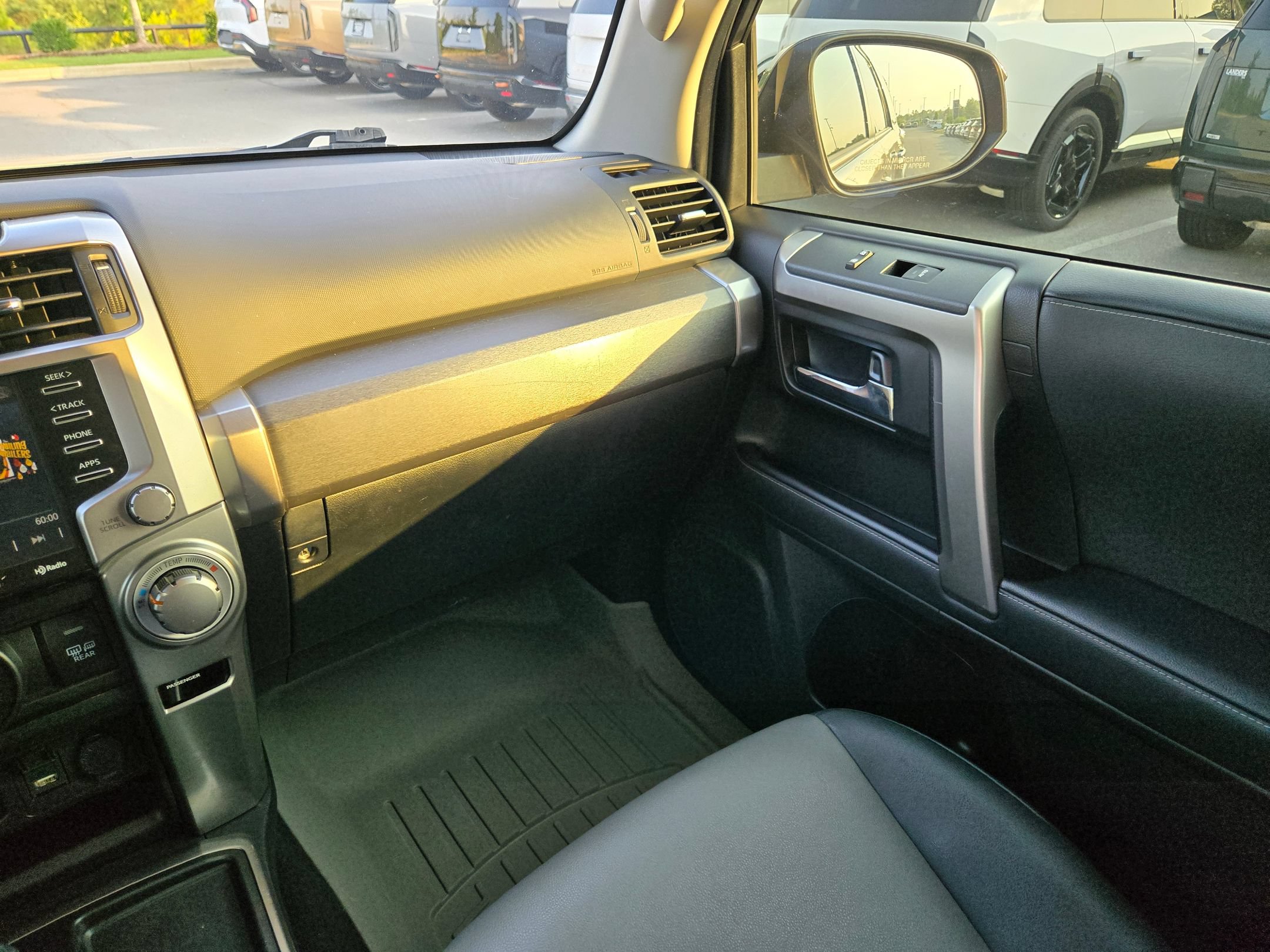 Used 2020 Toyota 4Runner SR5 Premium w/ Moonroof Package RWD image 11