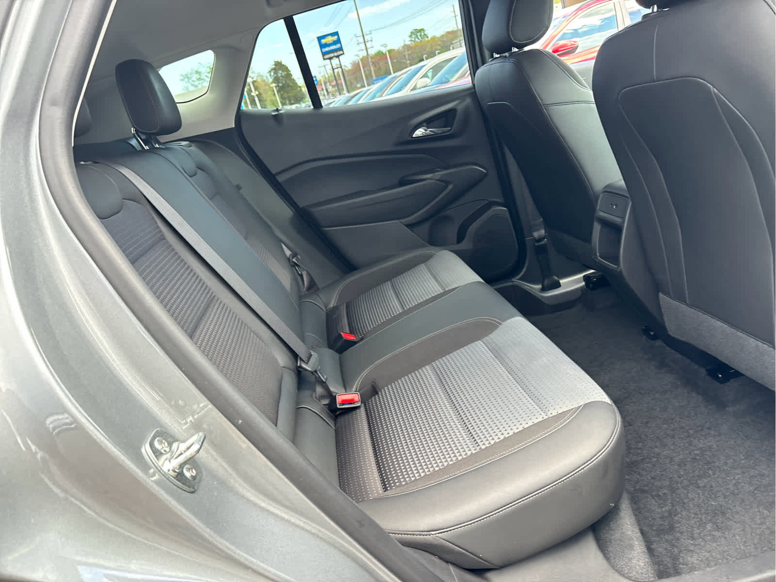 Certified 2025 Chevrolet Trax LT FWD image 21
