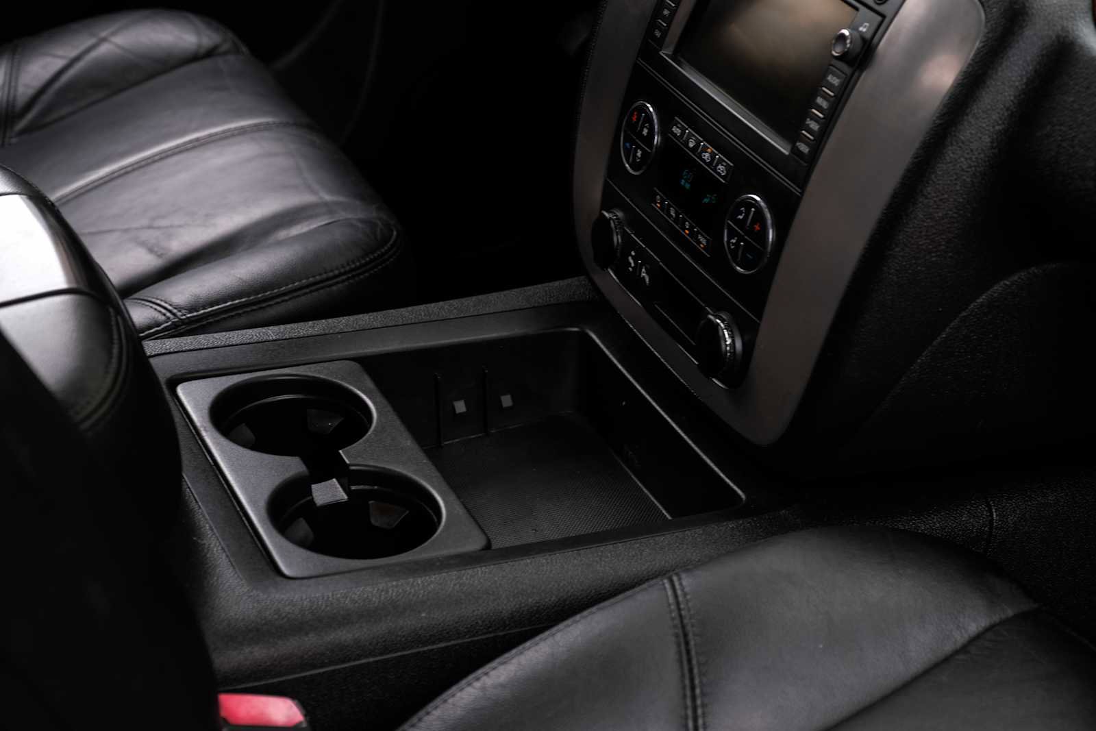 Used 2010 GMC Sierra 3500 SLT w/ SLT Convenience Package image 23