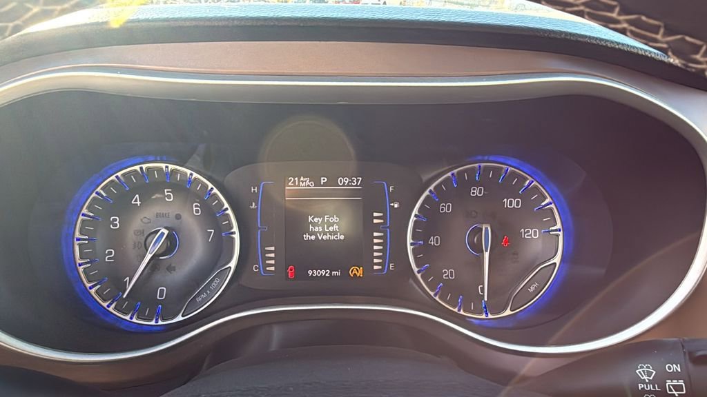 Used 2022 Chrysler Voyager LX image 21