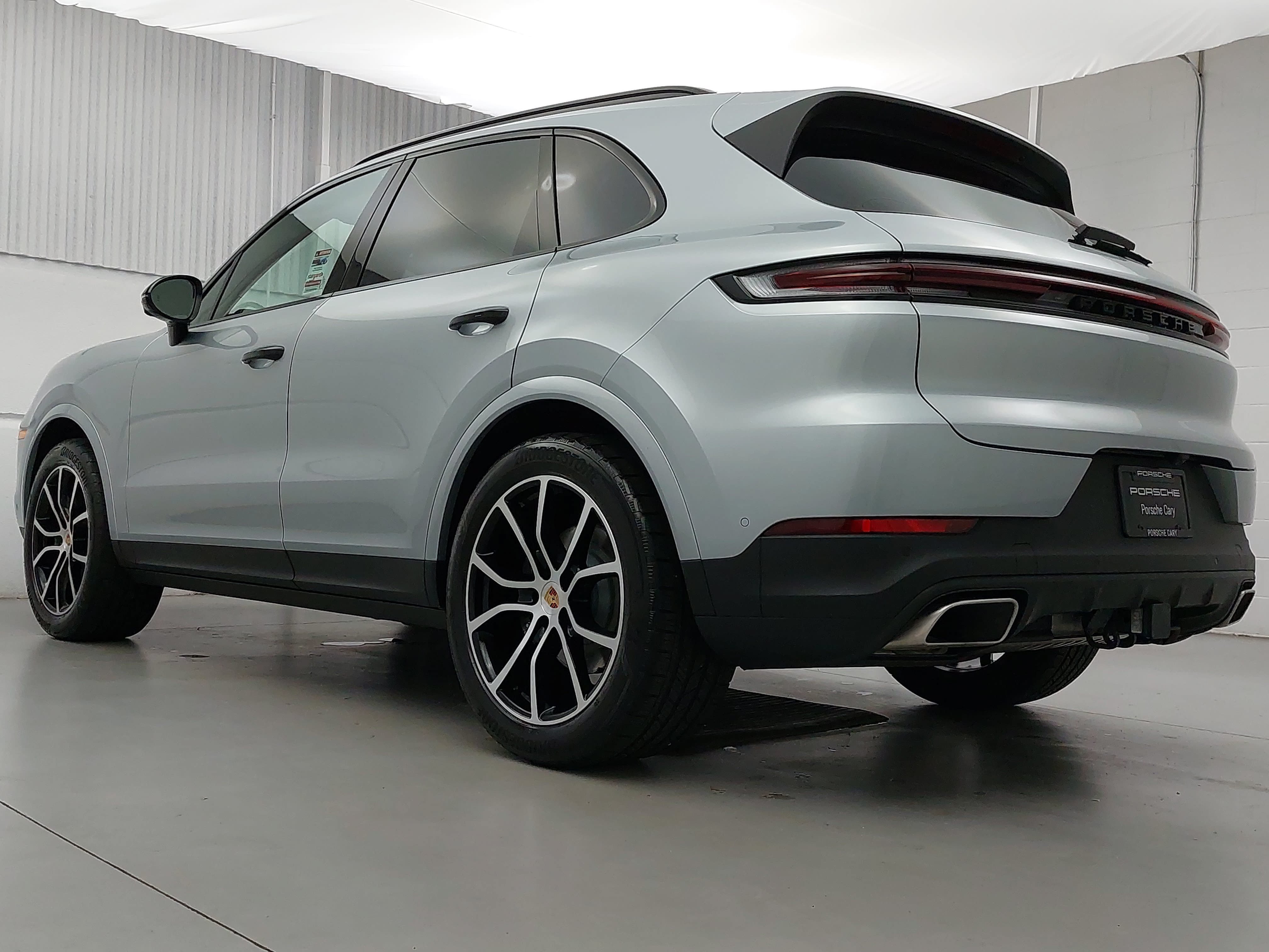 Certified 2026 Porsche Cayenne AWD/4WD image 3
