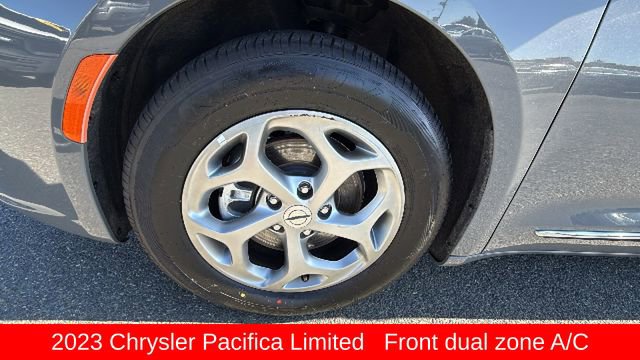 Used 2023 Chrysler Pacifica Limited FWD image 9