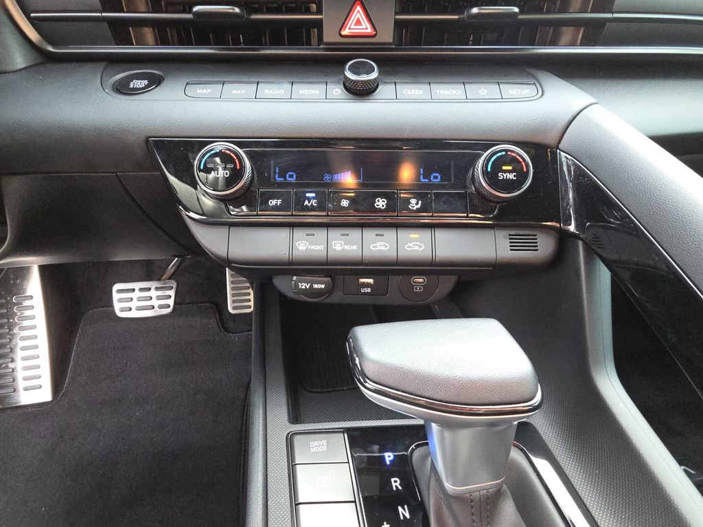 Used 2025 Hyundai Elantra SEL w/ Cargo Package image 23