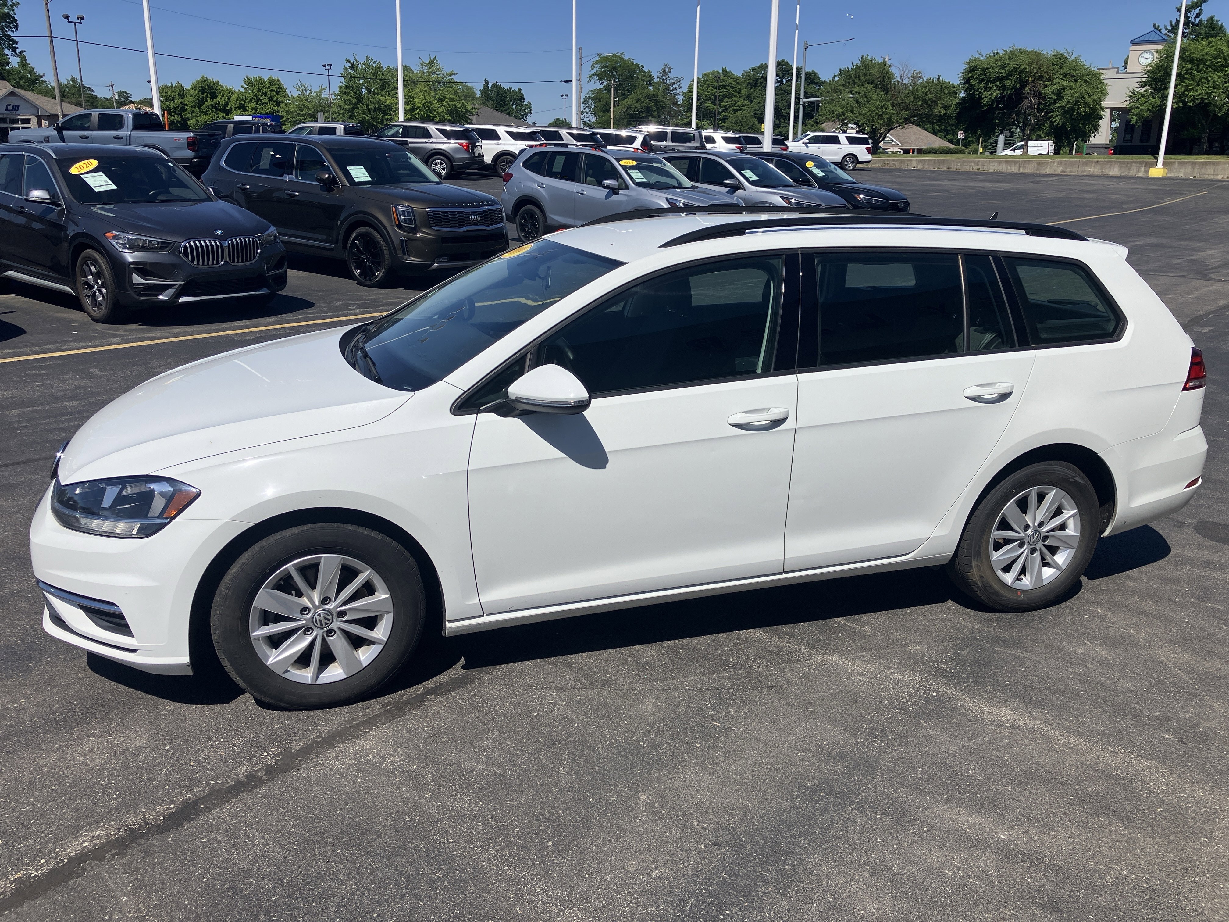 Used 2019 Volkswagen Golf S FWD image 4