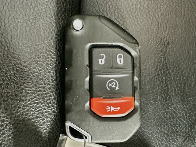 Used 2022 Jeep Wrangler Unlimited Rubicon w/ Steel Bumper Group AWD/4WD image 17