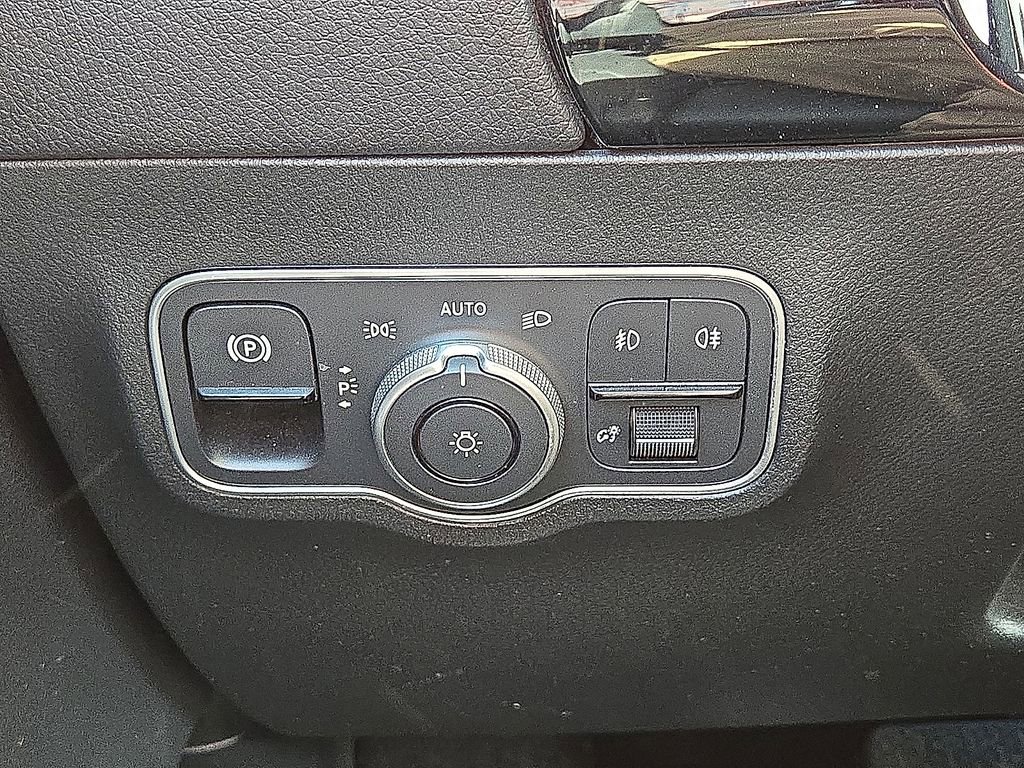 Used 2025 Mercedes-Benz GLA 250 image 24