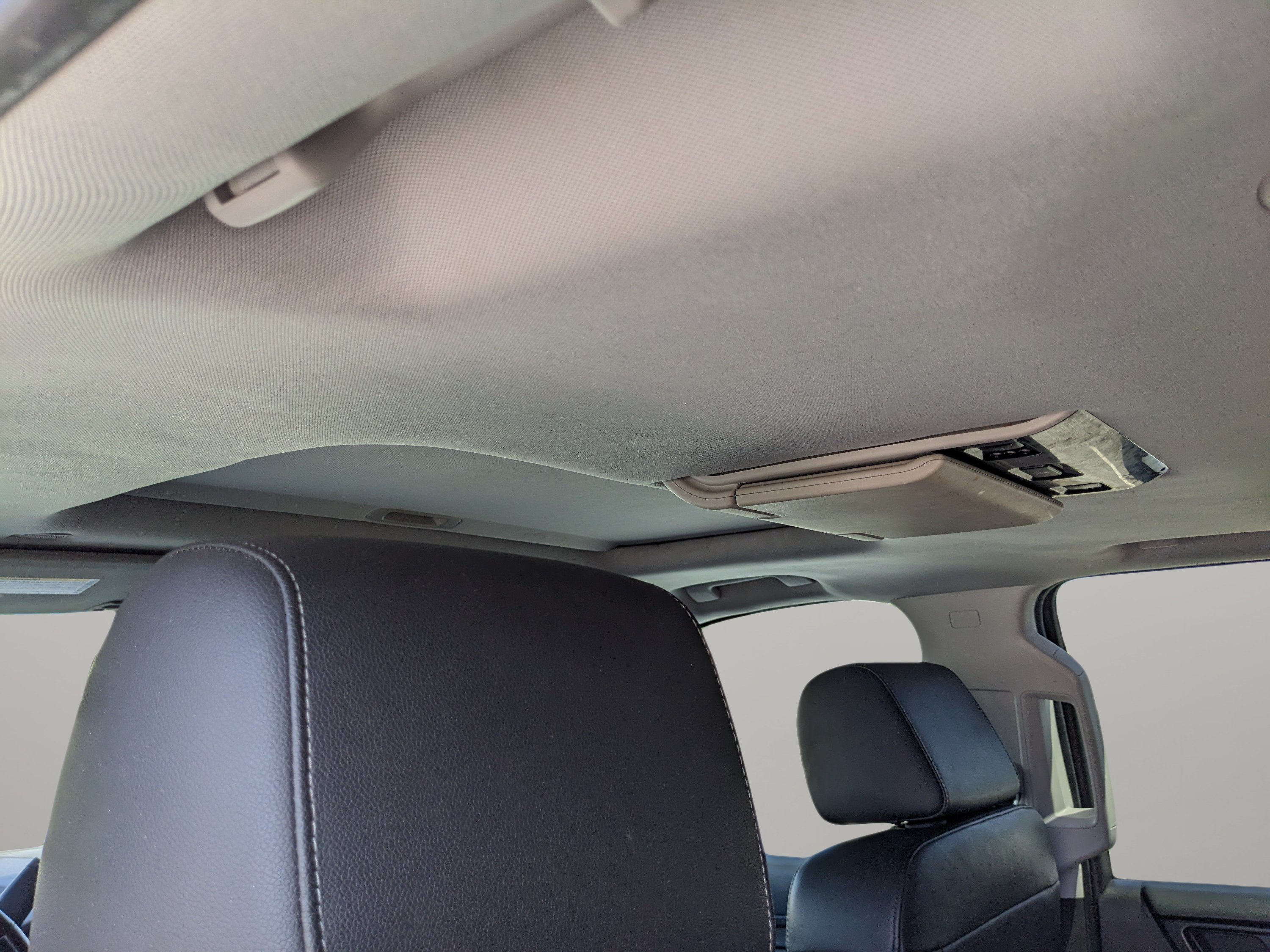 Used 2018 Chevrolet Suburban Premier AWD/4WD image 18