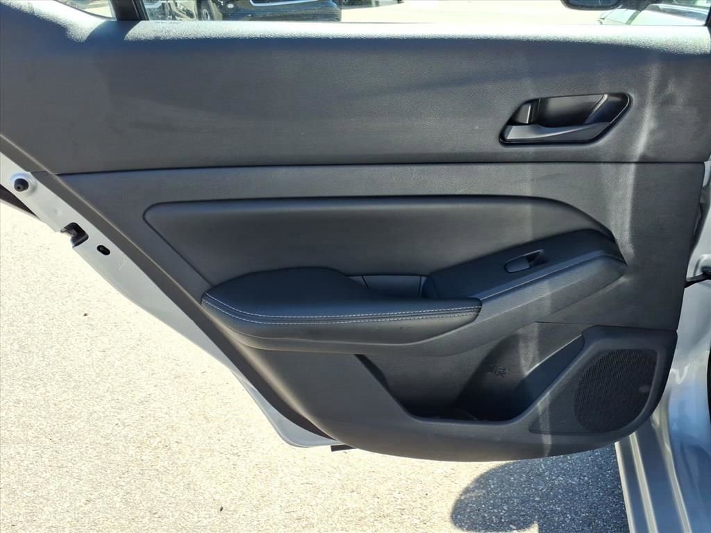 Used 2024 Nissan Altima 2.5 SV FWD image 24