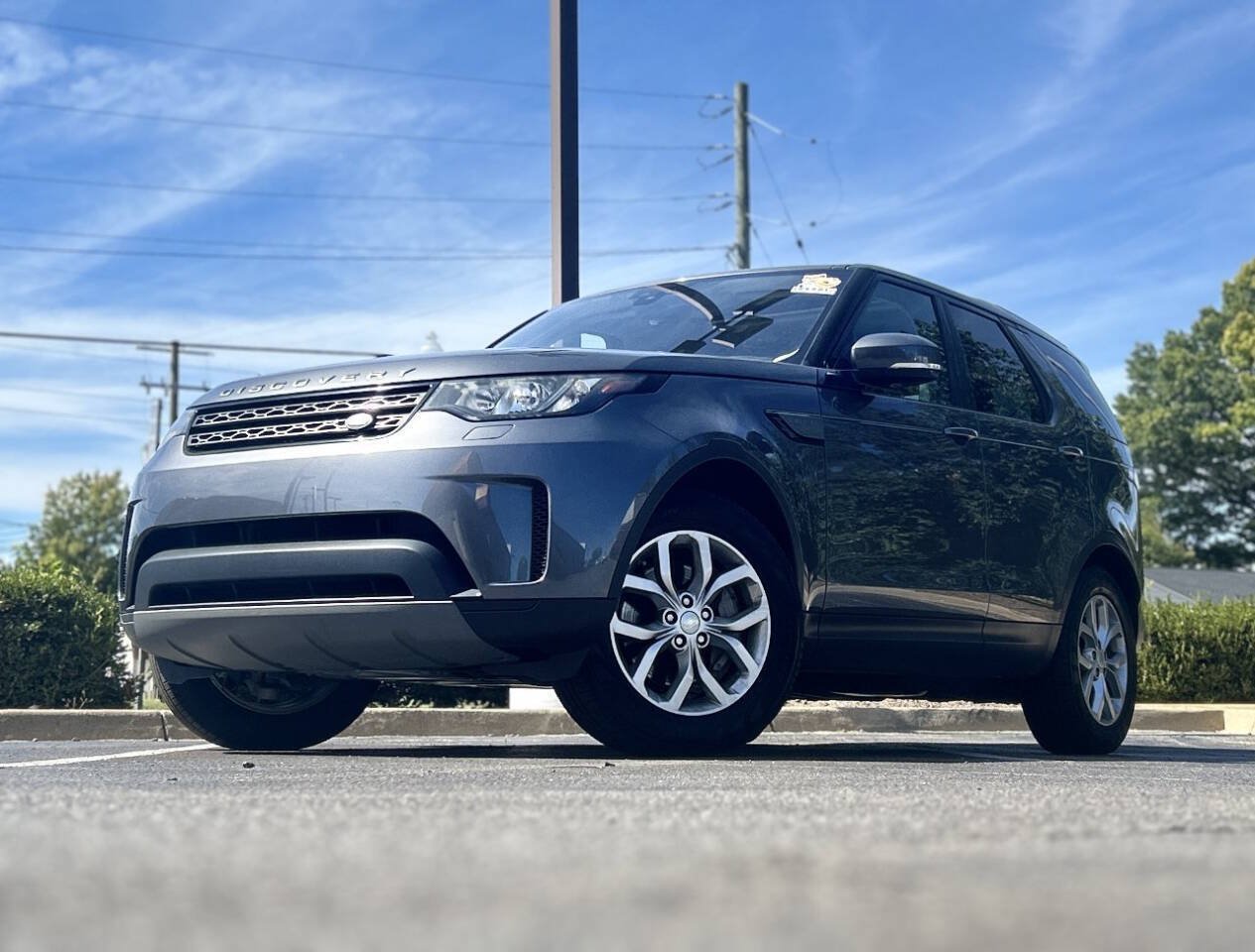 Used 2018 Land Rover Discovery SE AWD/4WD image 2