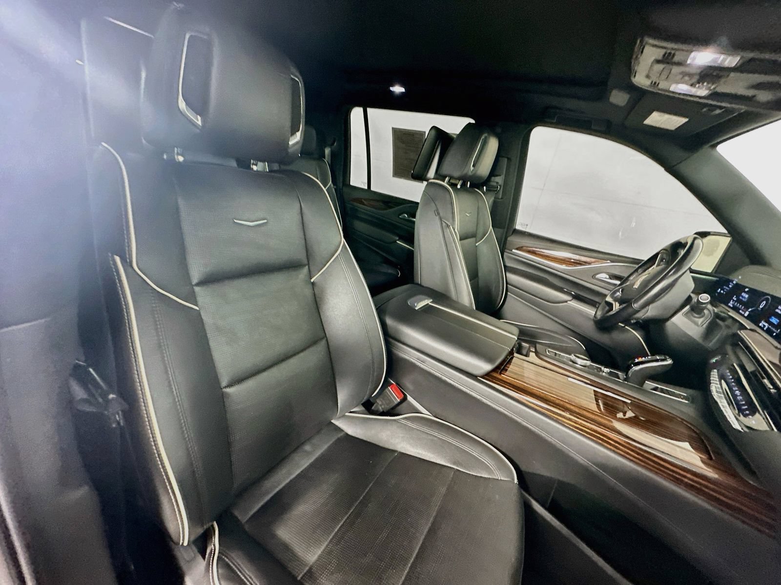 Used 2021 Cadillac Escalade ESV Premium Luxury w/ Driver Assist Tech Package AWD/4WD image 31