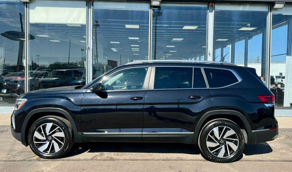 Used 2024 Volkswagen Atlas SEL image 2