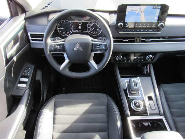 Used 2023 Mitsubishi Outlander SE FWD image 18