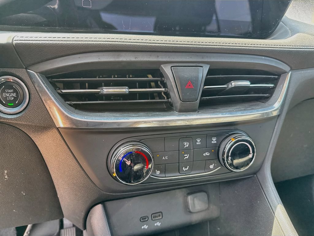 Used 2024 Buick Encore GX Preferred w/ Comfort Package FWD image 17