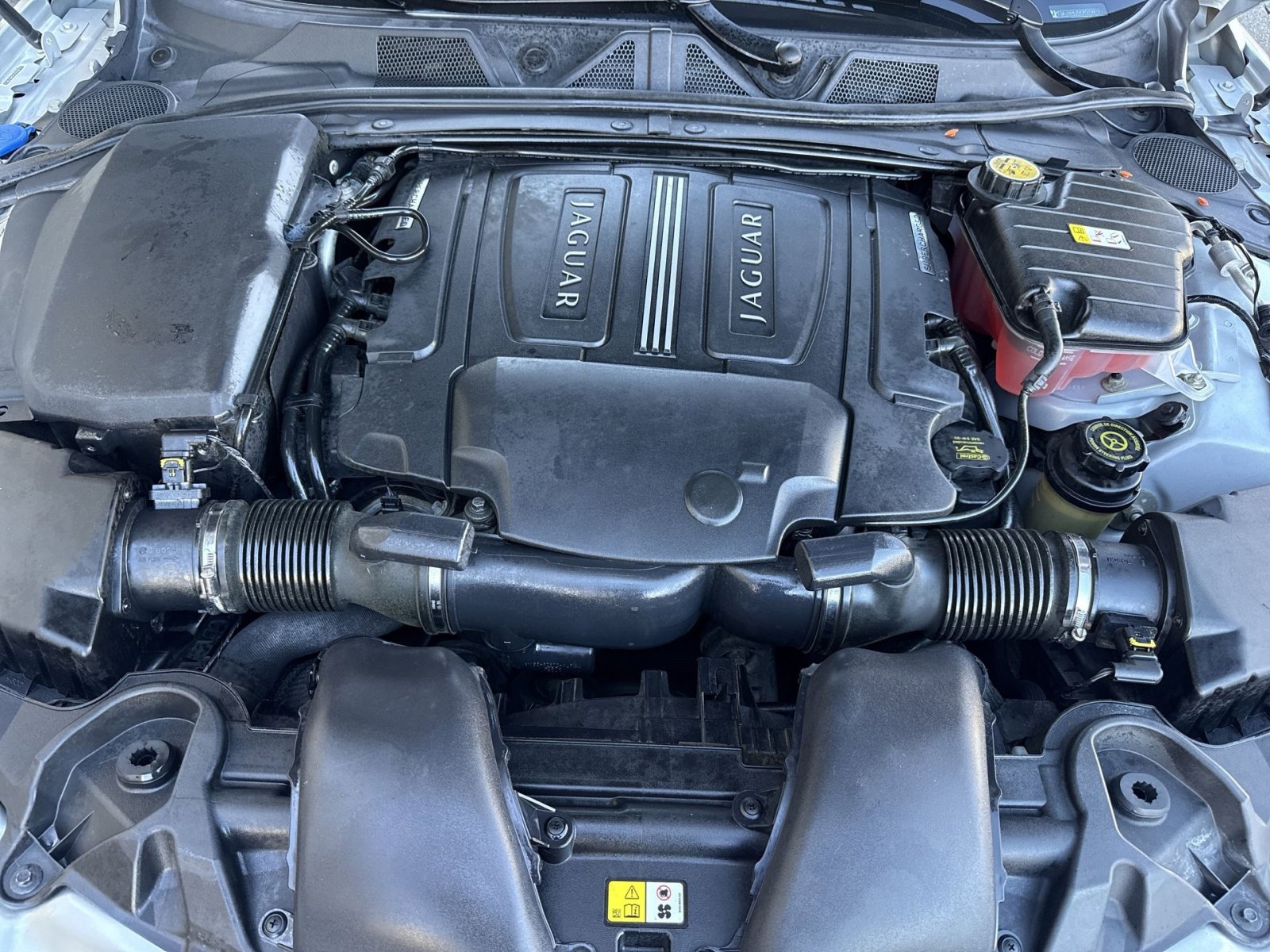 Used 2013 Jaguar XF R image 28