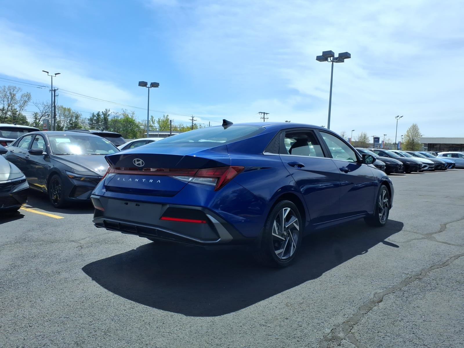 Used 2024 Hyundai Elantra SEL w/ Convenience Package FWD image 5