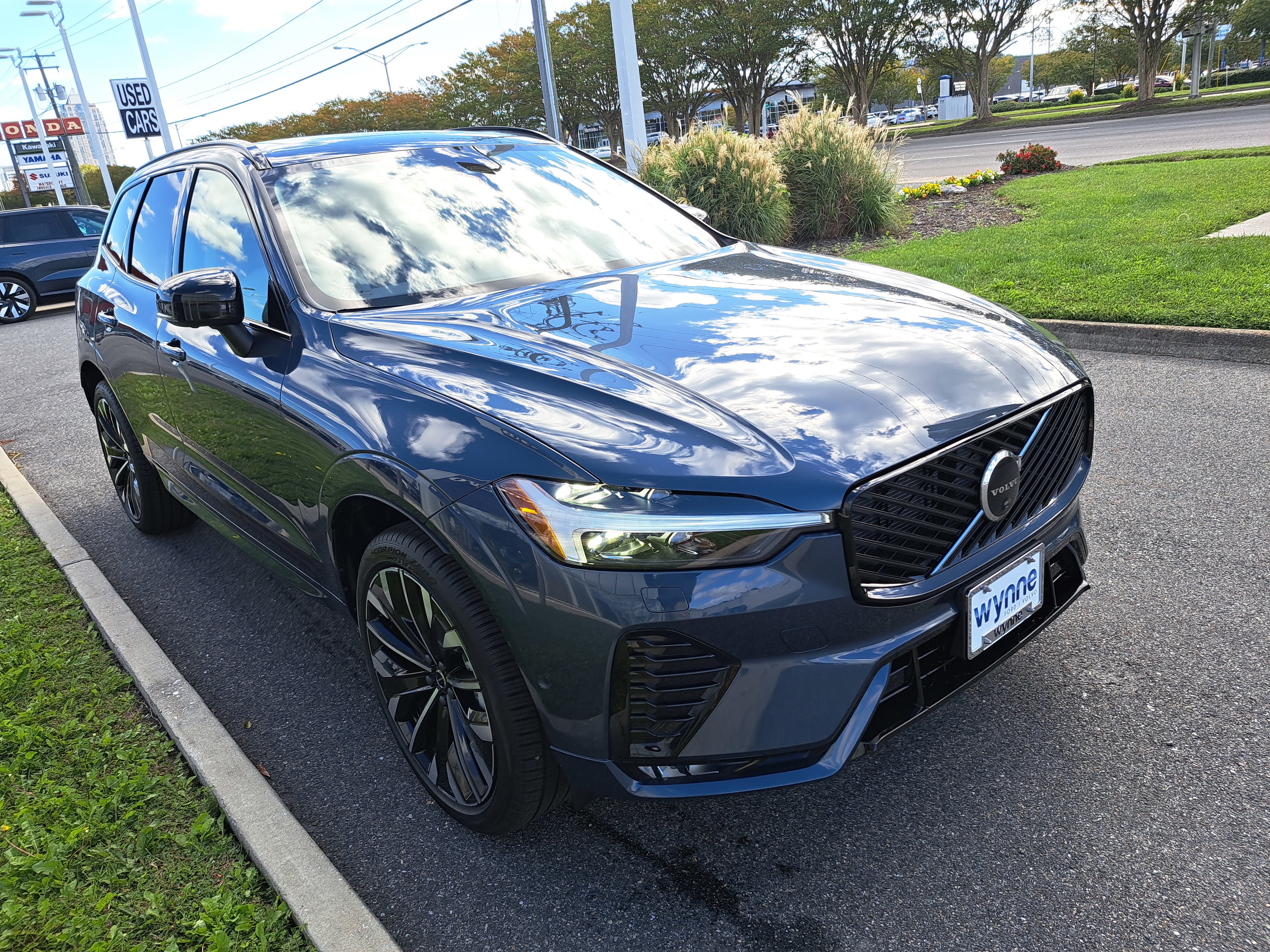 New 2026 Volvo XC60 B5 Ultra w/ Protection Package Premier image 2